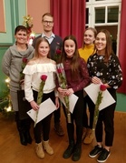 Kuvassa takana Heli Luoma, Jaakko Heikkilä ja Emilia Sorvisto sekä edessä Vilma Paussu, Hertta Luoma ja Eveliina Hakomäki.