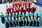 Härmän Siskojen TeamGym-kilpajoukkueet yhteiskuvassa 7.4.2019. Kuva: Katri Kukkanen